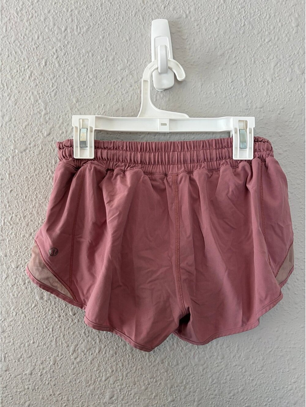 Lululemon Hotty Hot Short II 2.5in Low/Mid Rise Quicksand Pink size 4. Logo has